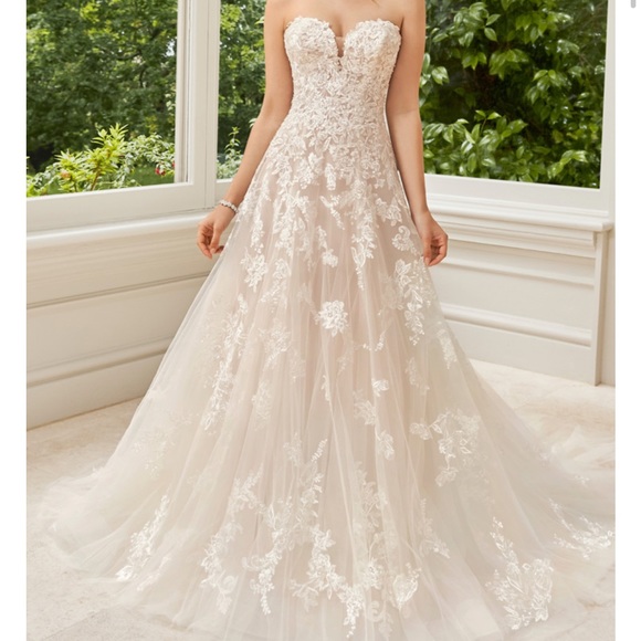 Sophia Tolli wedding dress in tailored size 6 - Picture 10 of 12